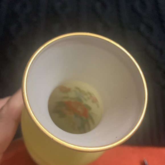 BEAUTIFUL!!! Yellow Bristol Glass Cylinder Flower Vase Gold trim… SUPER BUY! - Picture 8 of 8